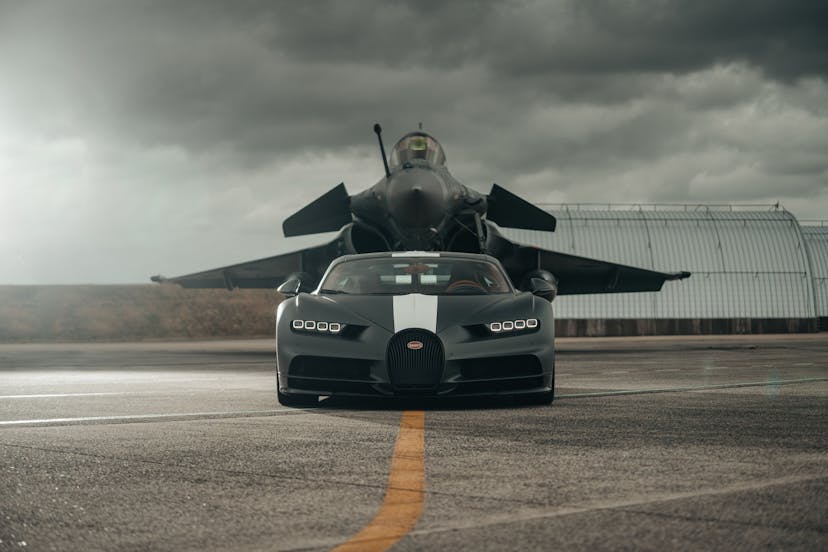 Bugatti Chiron Sport ‘Les Légendes du Ciel’ und Dassault Rafale Marine – Ein Rendezvous zweier Superlative.