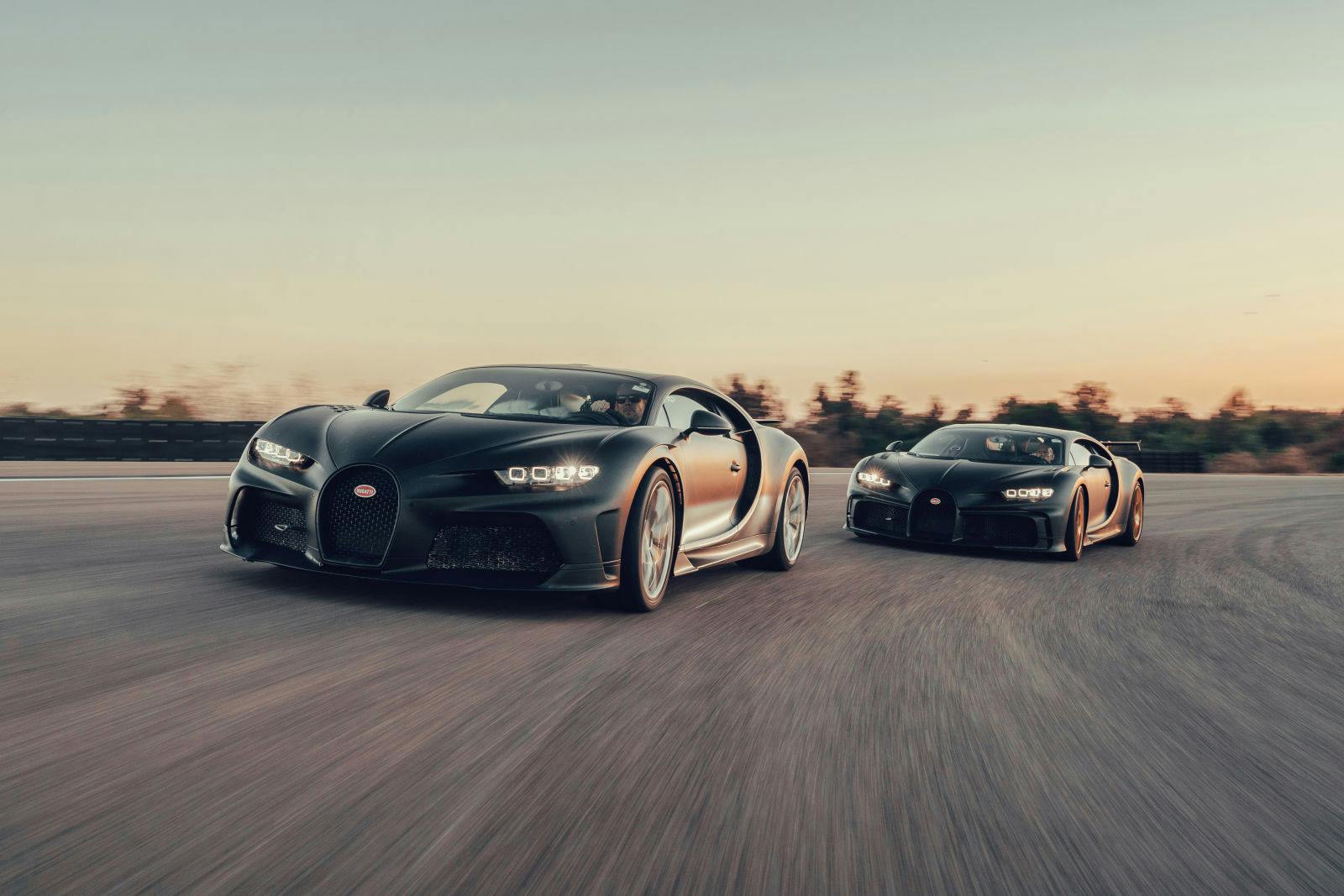 La Bugatti Chiron Pur Sport et la Bugatti Chiron Super Sport 300+: Pour la première fois, les deux véhicules exceptionnels se rencontre au Nardò Technical Center.