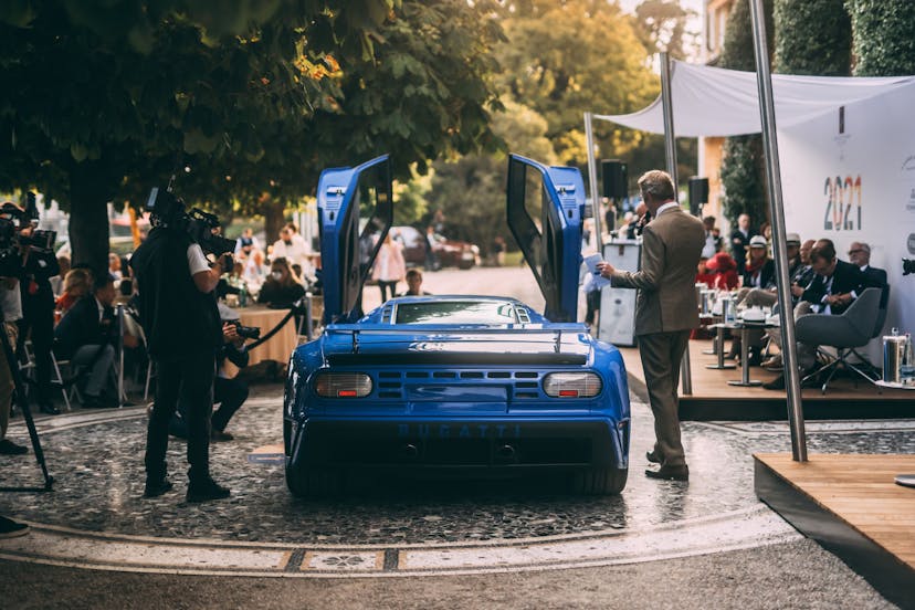 Der historische Supersportwagen – ein blauer EB110 SuperSport – wurde an der Villa d’Este in der Kategorie „Die nächste Generation: Hypercars der 90er“ vorgestellt, ehemalig im Besitz von Romano Artioli. Der EB110 SuperSport zählt heute zum Besitz des Bugatti-Enthusiasten Stefano Martinoli, CEO der Progetto 33 AG.