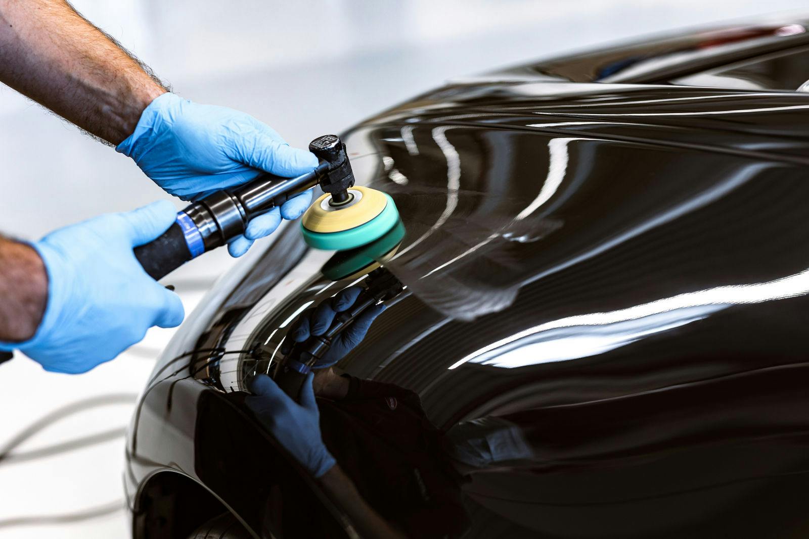 Pour être éligible au programme « Bugatti Certified  Pre-Owned », le véhicule doit subir une inspection rigoureuse en 110 points effectuée par le partenaire Bugatti en charge de la revente.