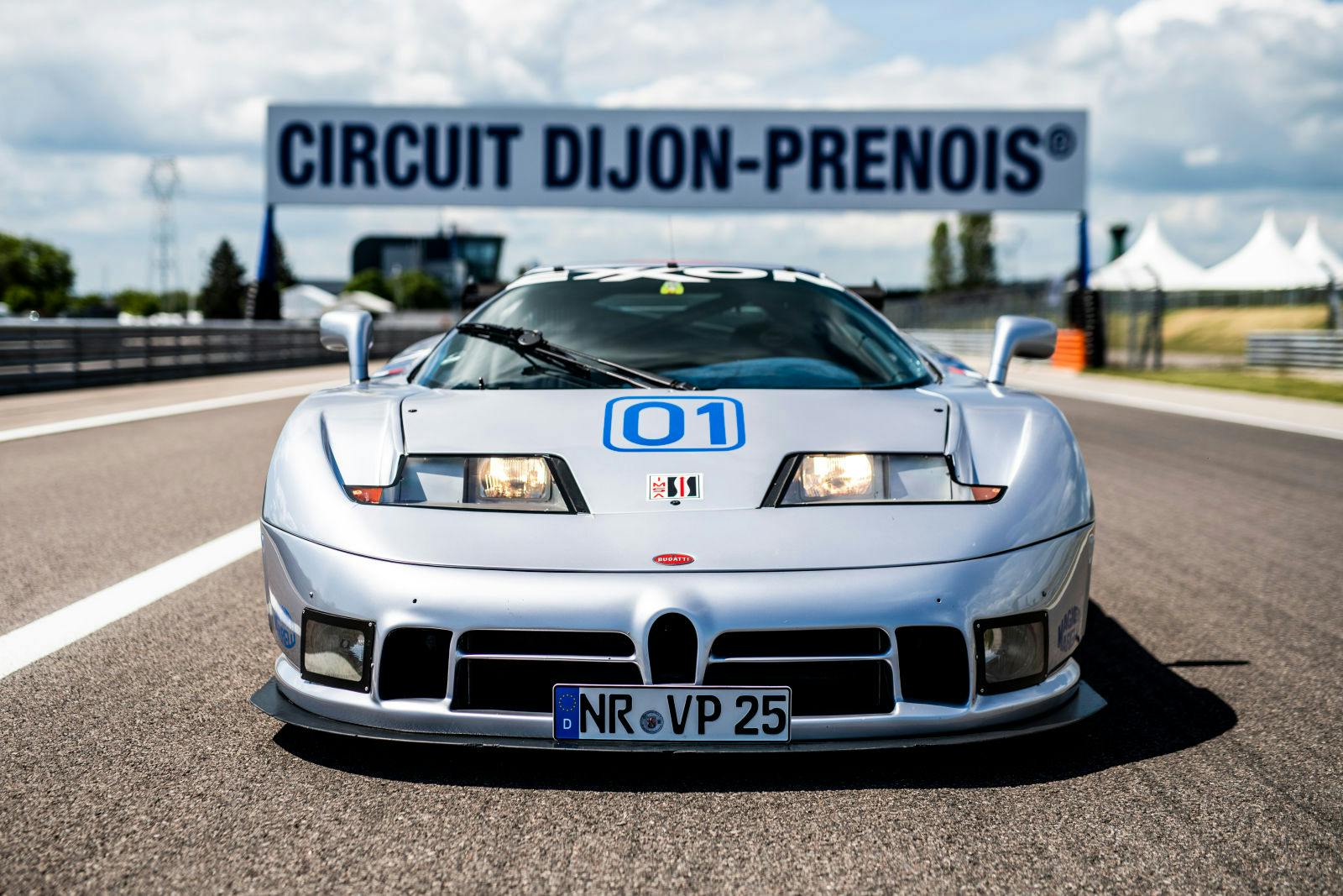 Der Bugatti EB 110 Sport Competizione – nach 25 Jahren zurück auf der Ziellinie in Dijon.