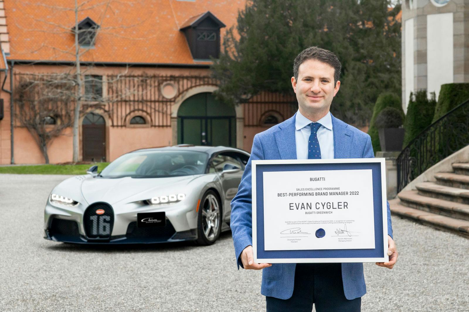 Als Gewinner des Bugatti Sales Excellence Programme 2022 wird Evan Cygler einen Chiron Super Sport mit über 400 km/h auf der Rennstrecke von Cape Canaveral in Florida fahren.