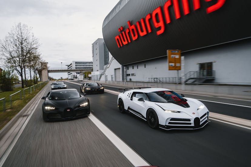 Bugatti mit der exklusivsten Erprobungsflotte der Welt am Nürburgring.