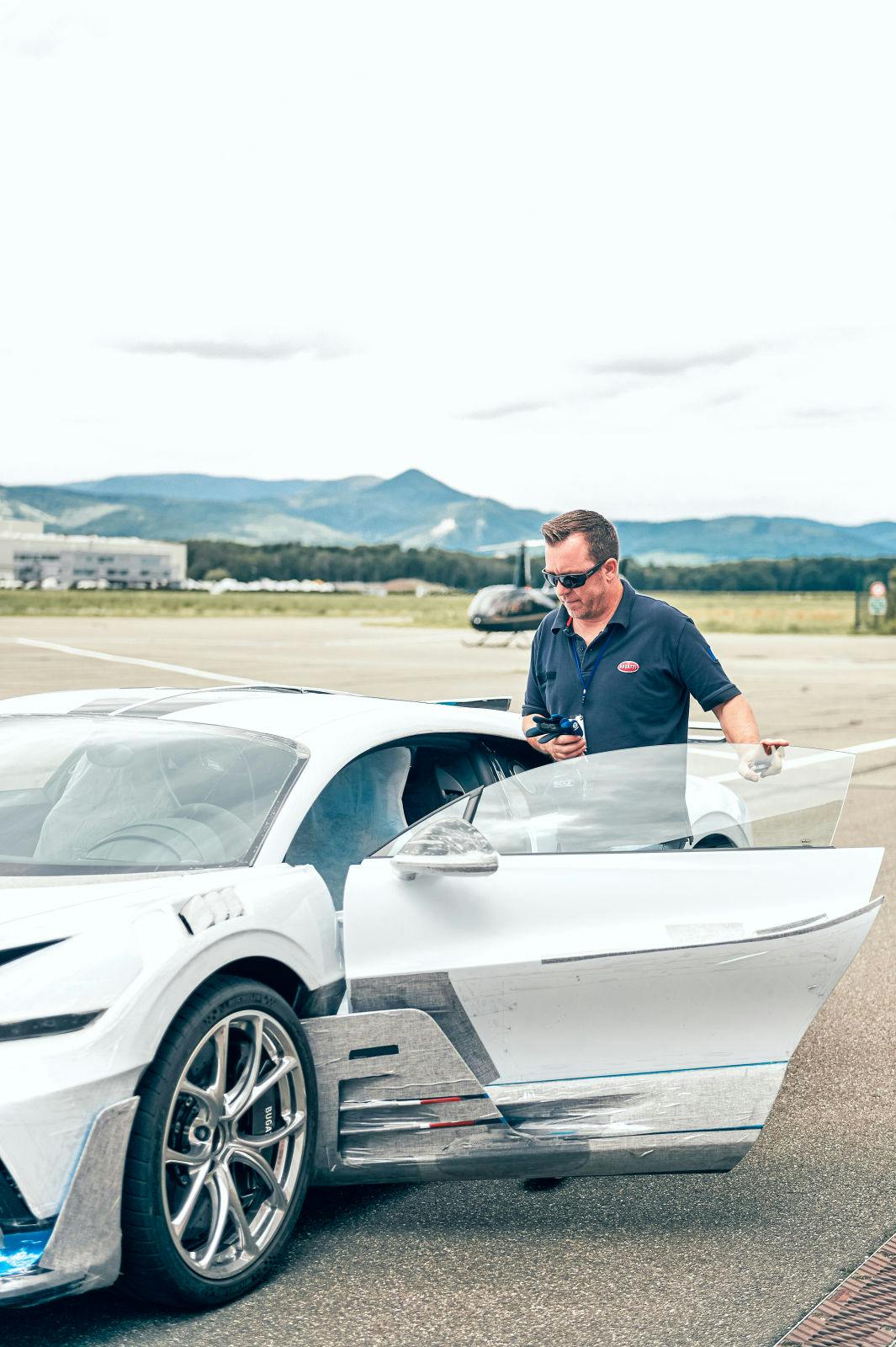 Steve Jenny, Experte der Qualitätssicherung, testete bisher fast jeden Bugatti, der seit 2005 das Atelier verlassen hat.