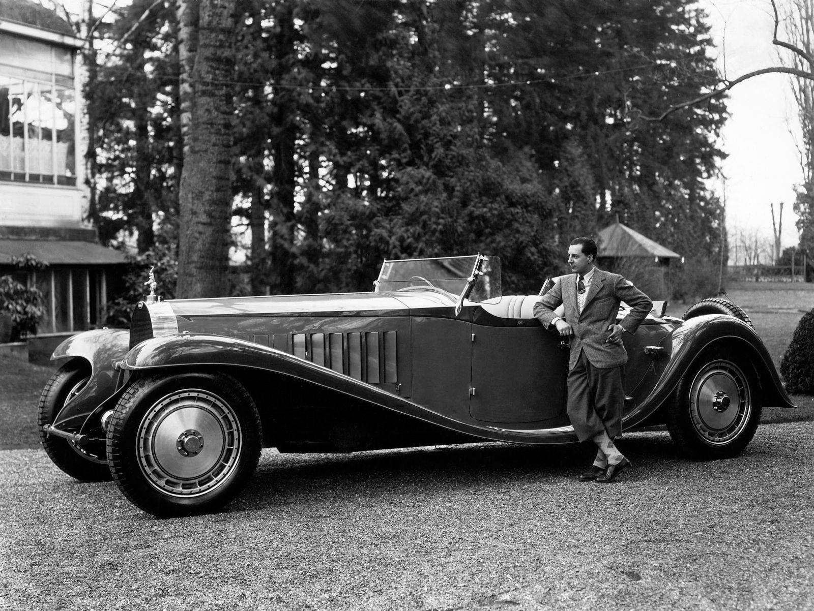 La Bugatti Type 41 Royale Esders est l'une des créations les plus inspirées de Jean Bugatti. Seuls 6 exemplaires ont été fabriqués.