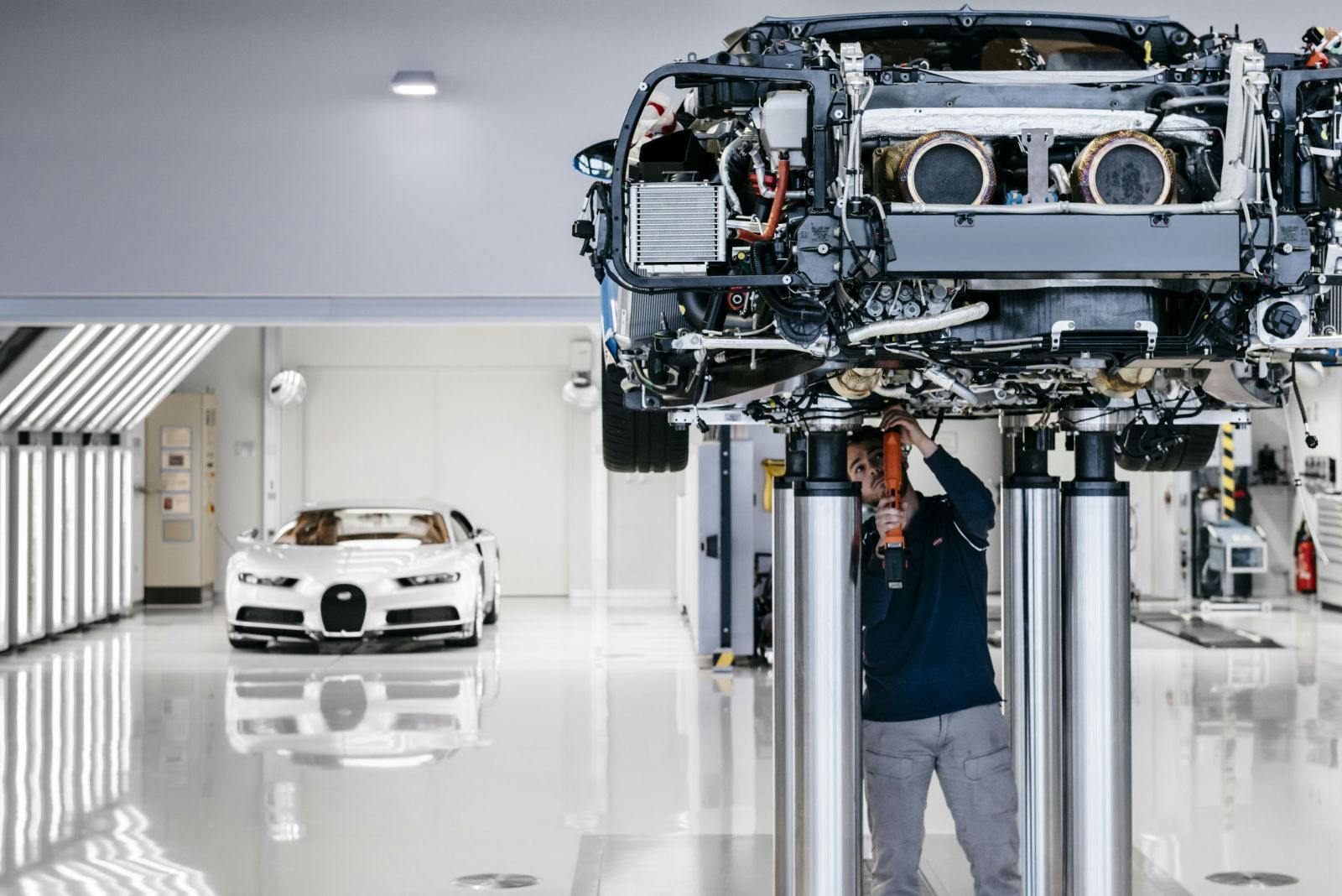 Seit 2016 wird der Bugatti Chiron im Atelier in Molsheim, Frankreich, von Hand gebaut.