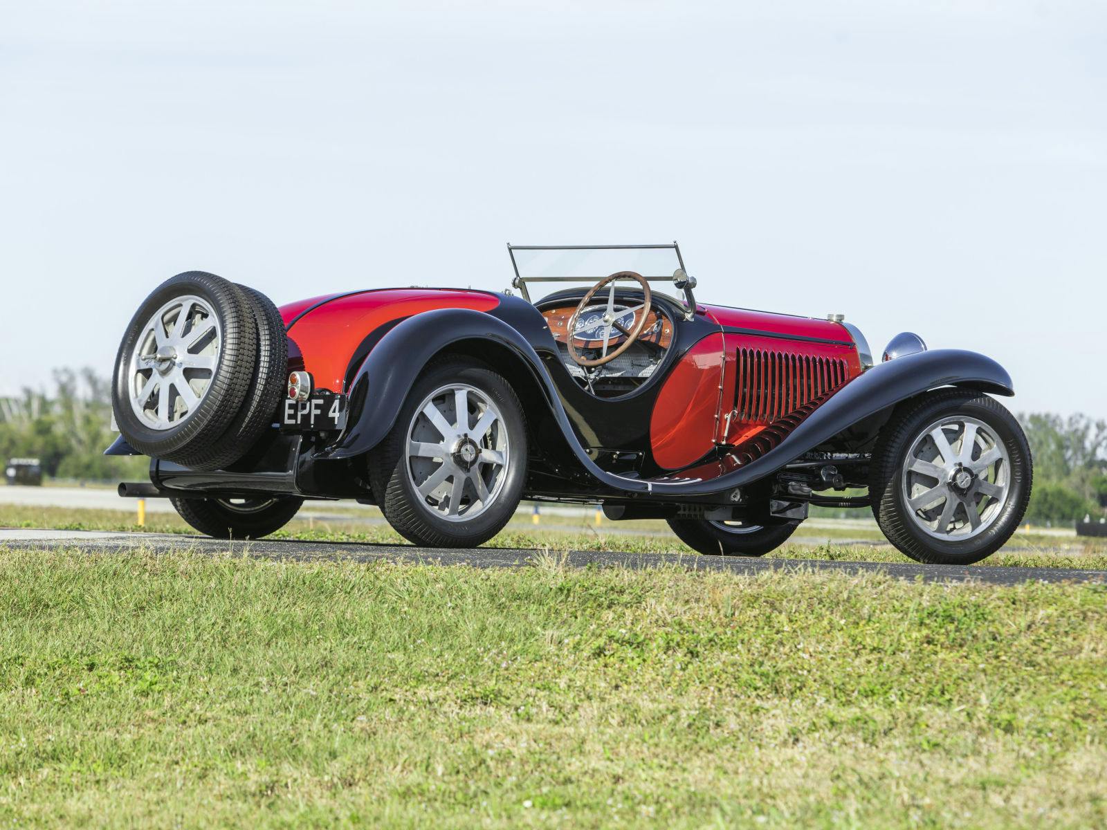 The 1932 Bugatti Type 55 Super Sport Roadster was auctioned for $ 7.1 million.