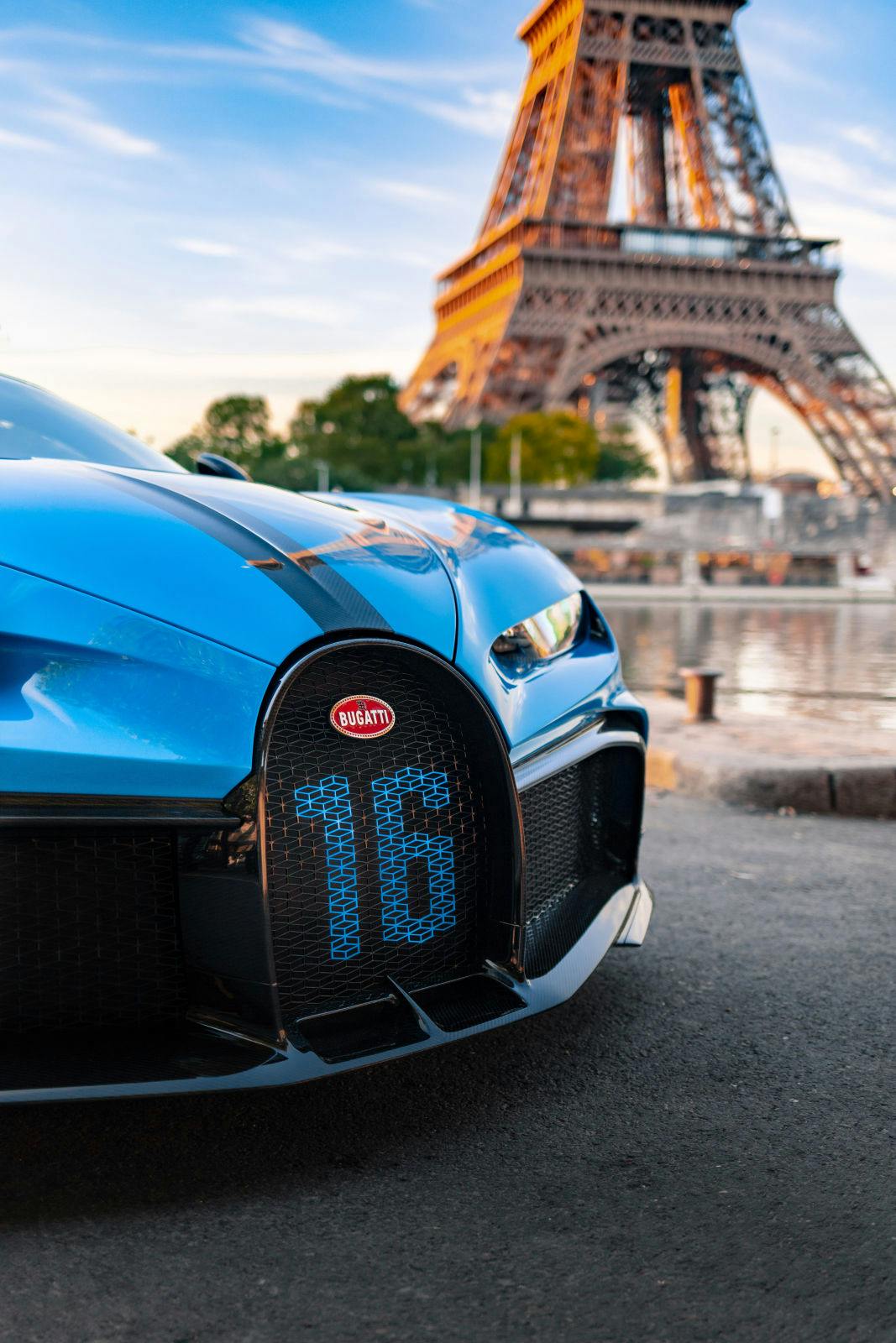 The Bugatti Chiron Pur Sport on tour through Europe. First stop: Paris.