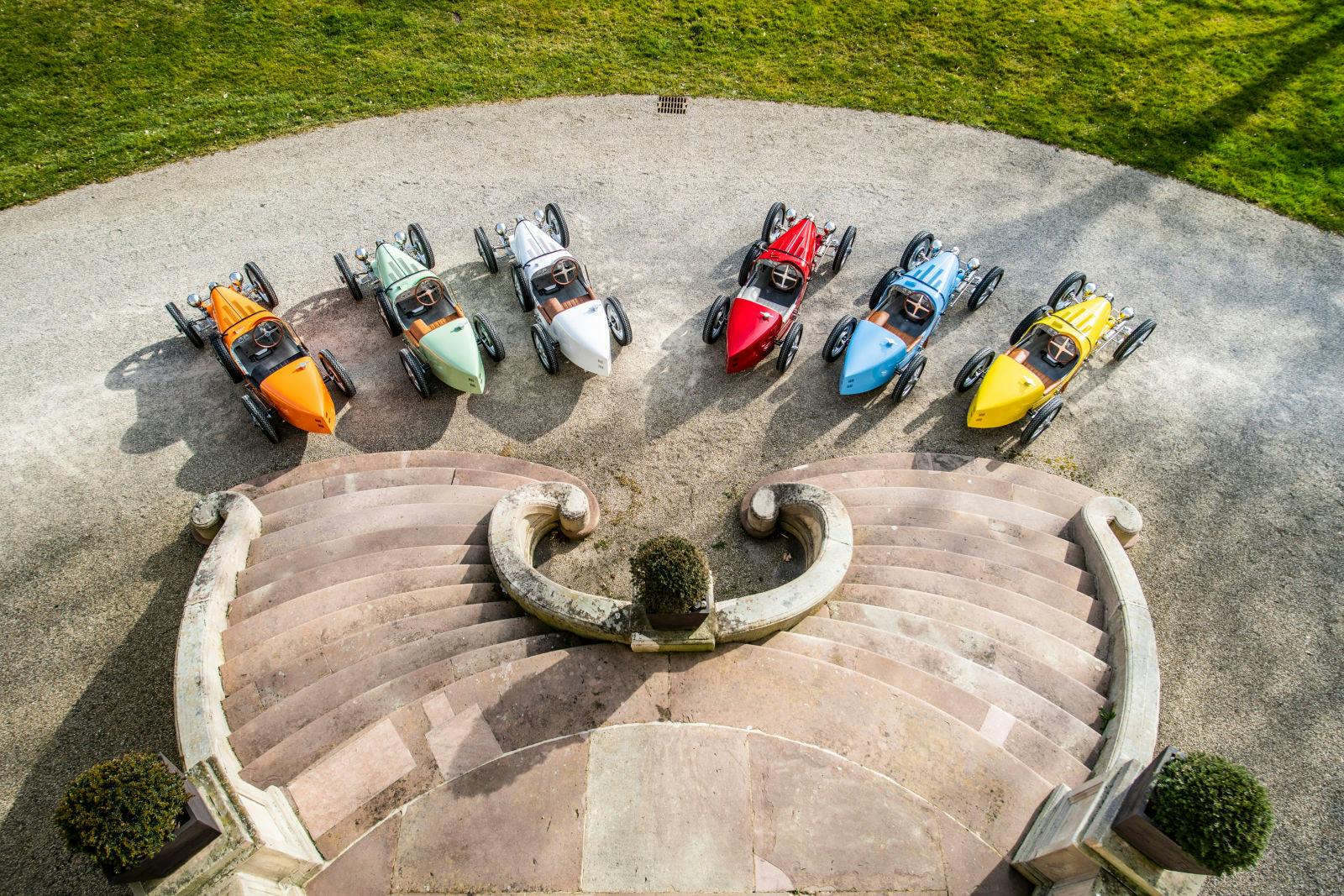 Sechs Bugatti Baby II in leuchtenden Frühlingsfarben waren ebenfalls Teil dieses ultimativen Übergabeerlebnisses.