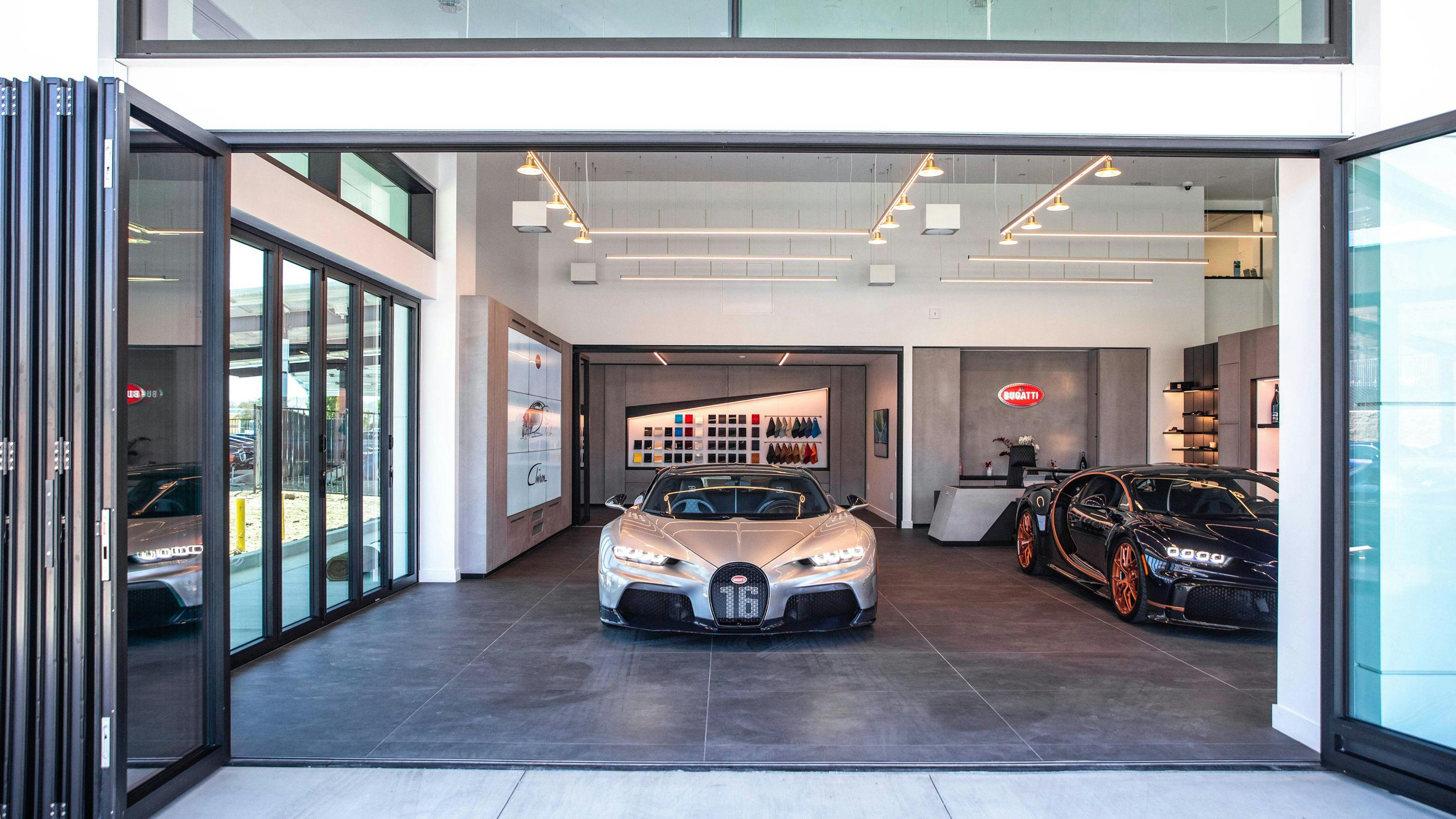 Bugatti Newport Beach feiert die Eröffnung des neuen Showrooms