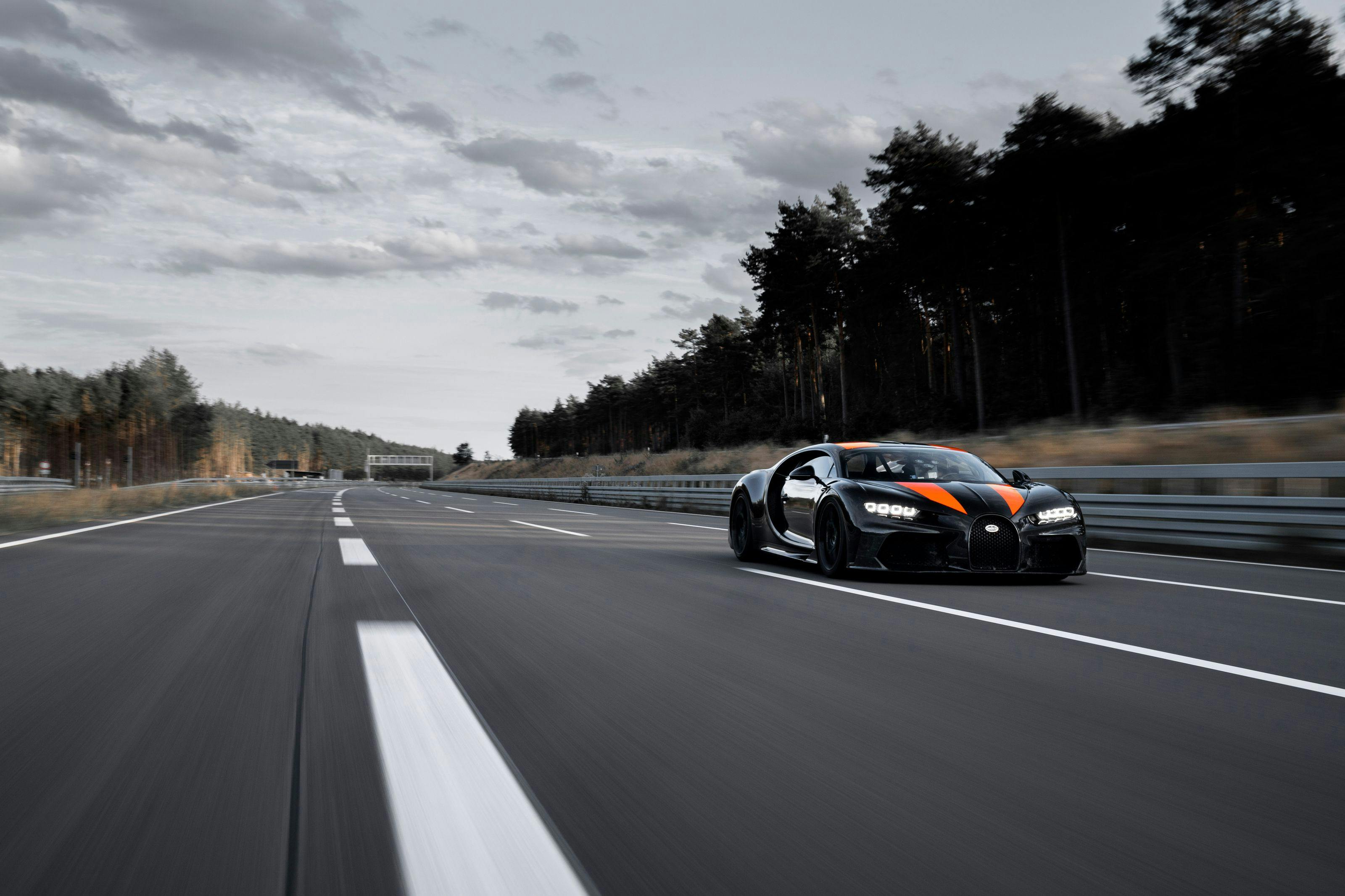 Bugatti durchbricht 300 mph-Grenze