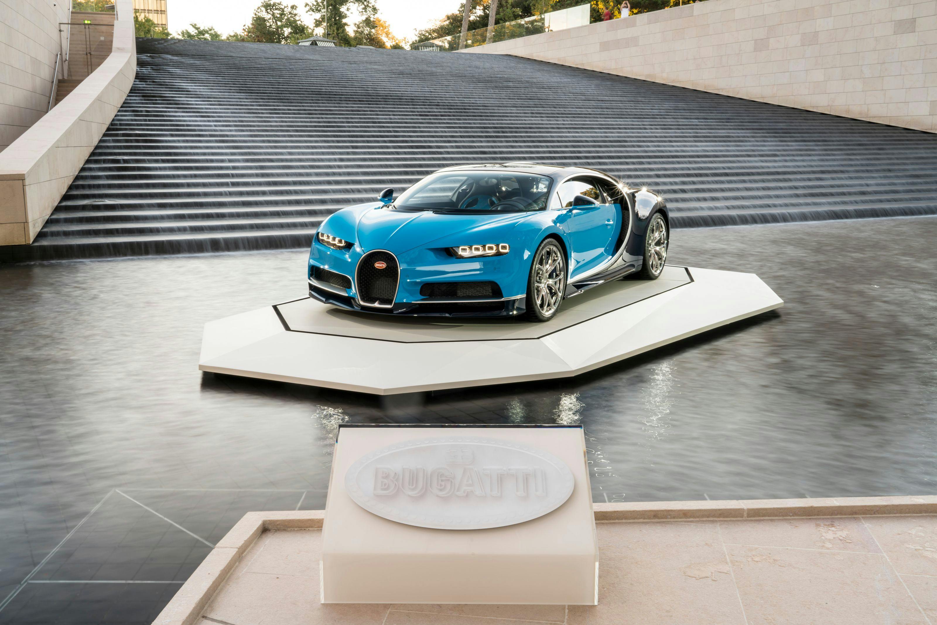 Bugatti Chiron on a flying visit to the Fondation Louis Vuitton