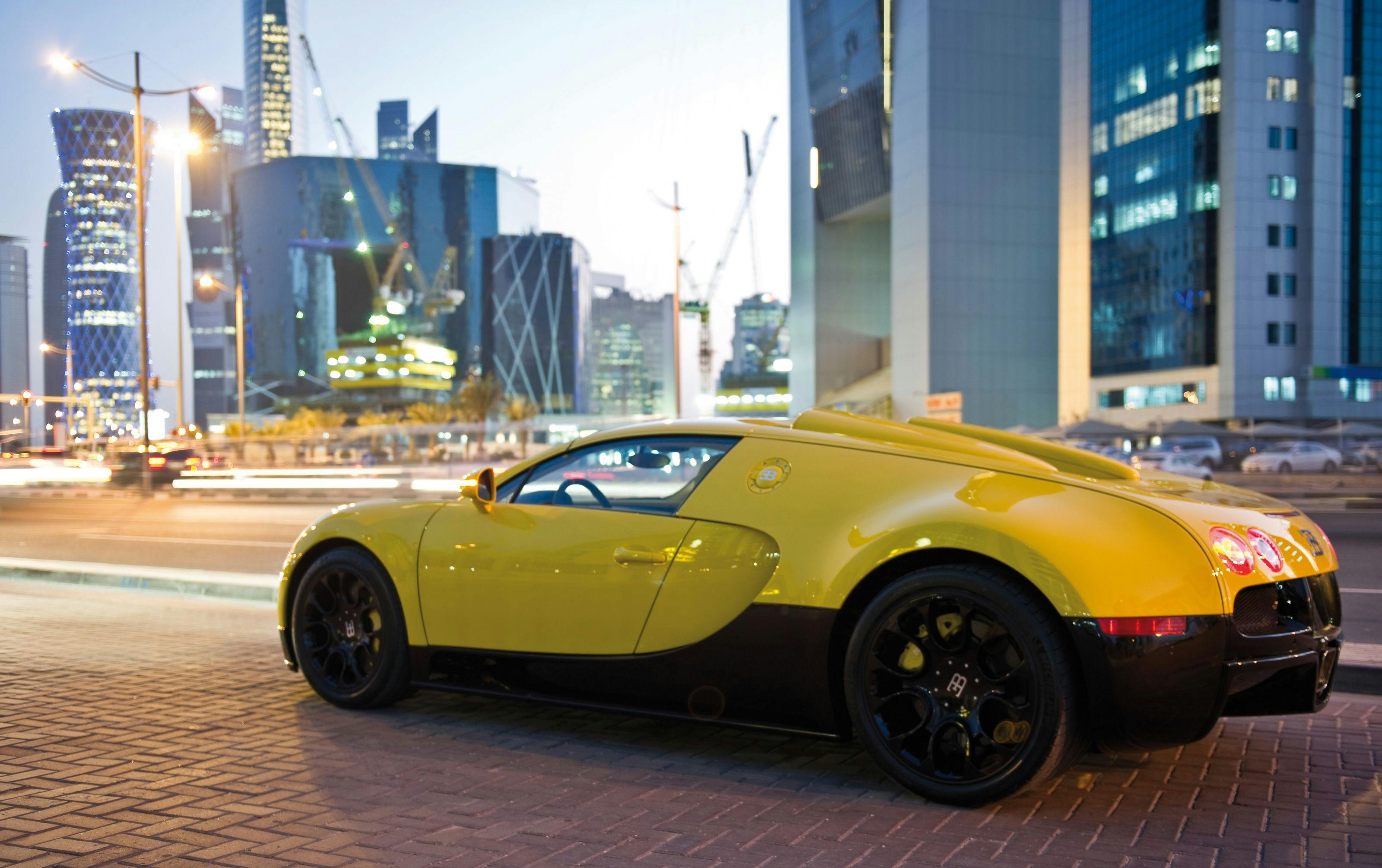 Das schnellste Cabriolet der Welt auf der Qatar Motor Show 2012