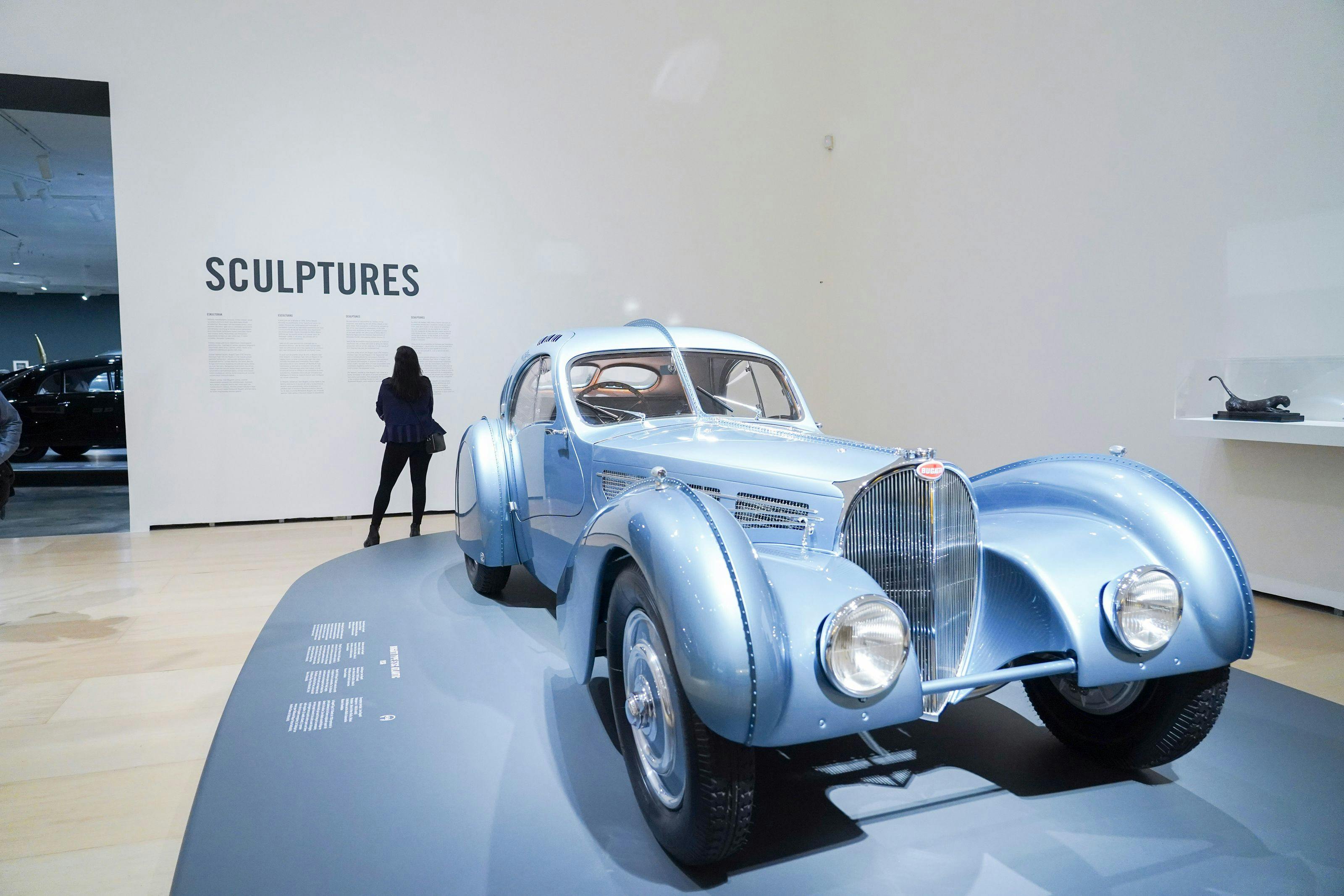 La Bugatti Type 57 SC Atlantic présentée  à l'exposition du musée Guggenheim Bilbao