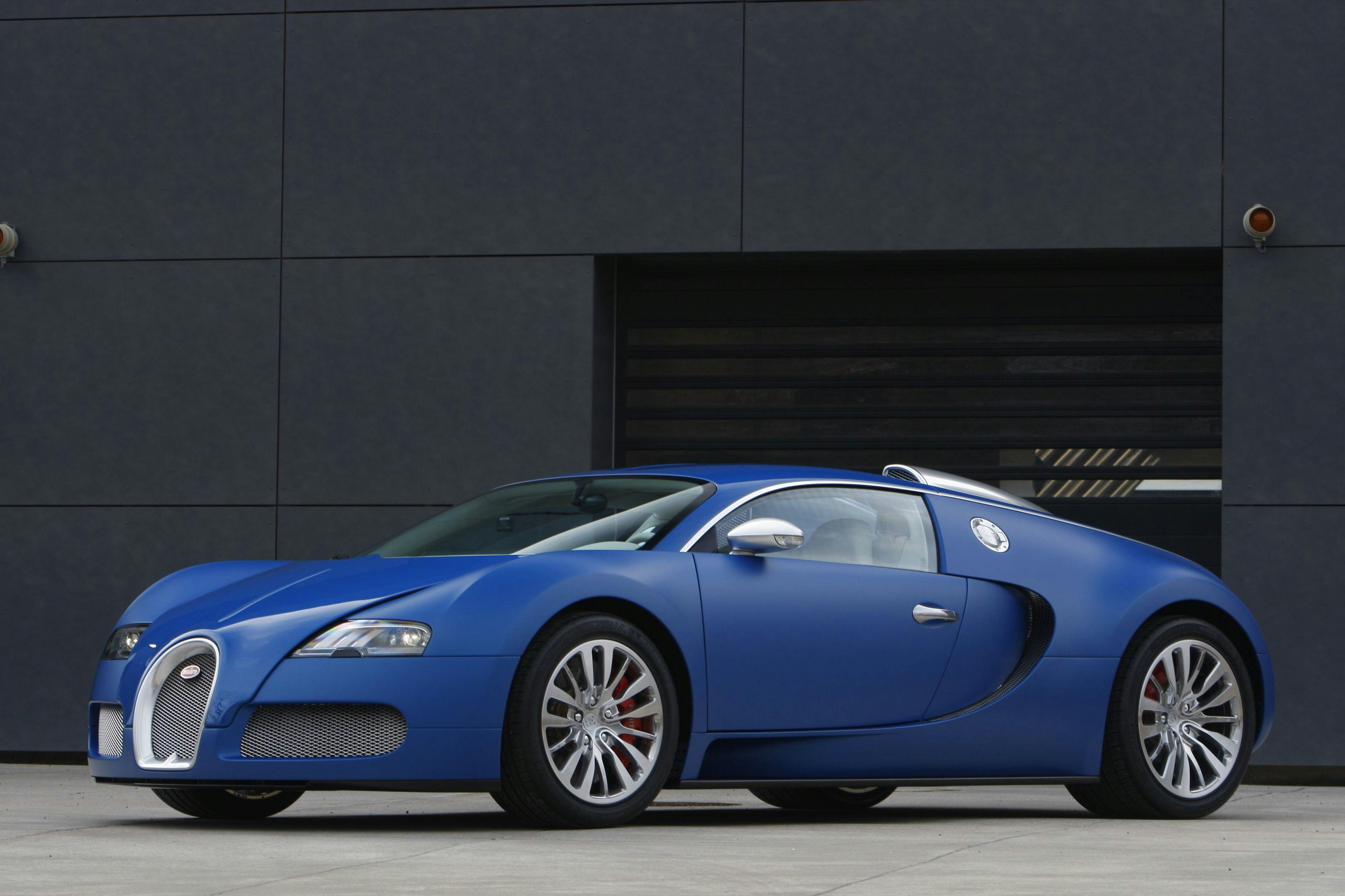 Bugatti fête ses cent ans au Salon automobile de Genève