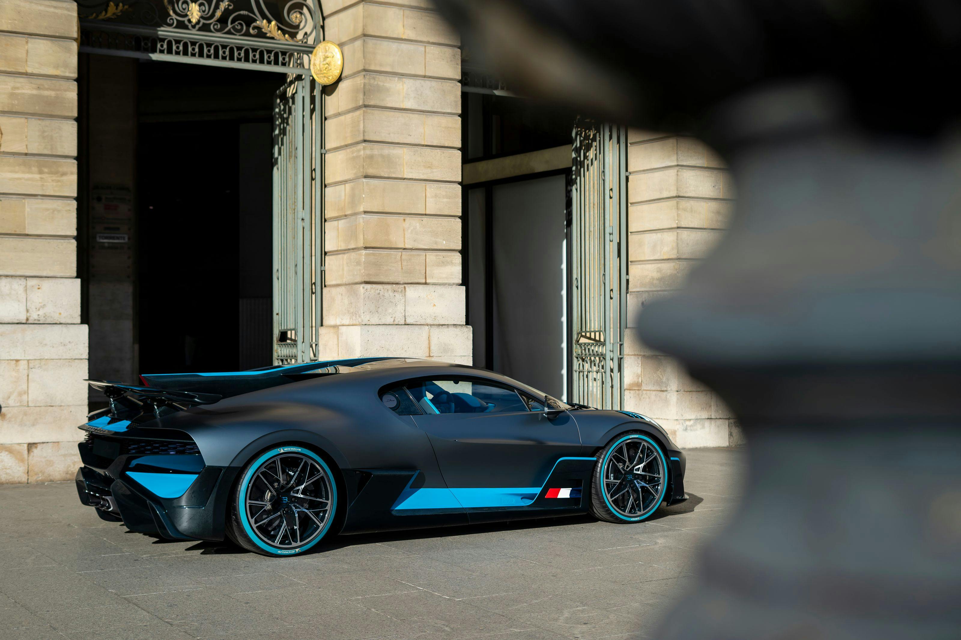 Bugatti célèbre la première européenne de la Divo à Paris