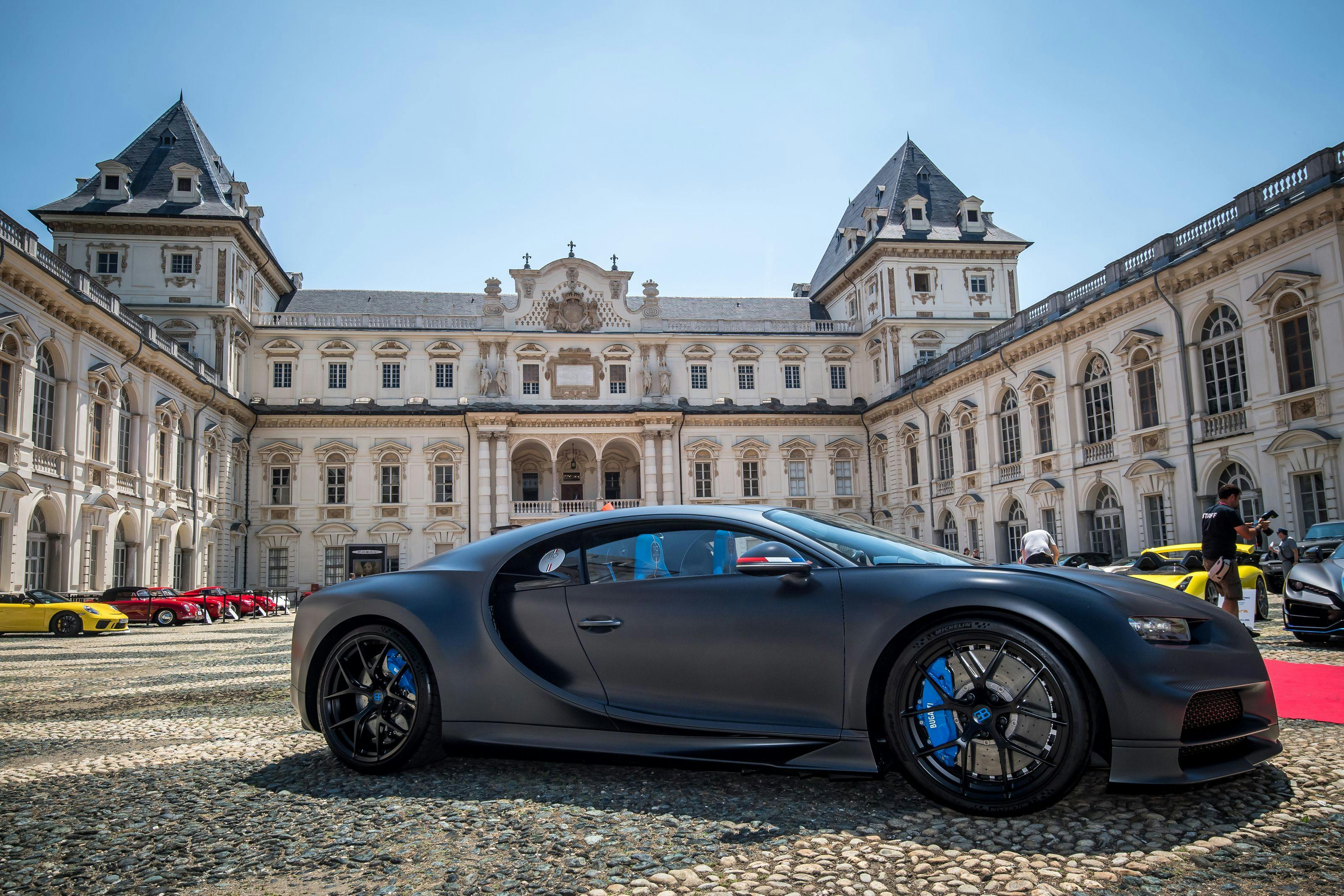 Bugatti in einer der Hauptstädte der italienischen  Automobilindustrie