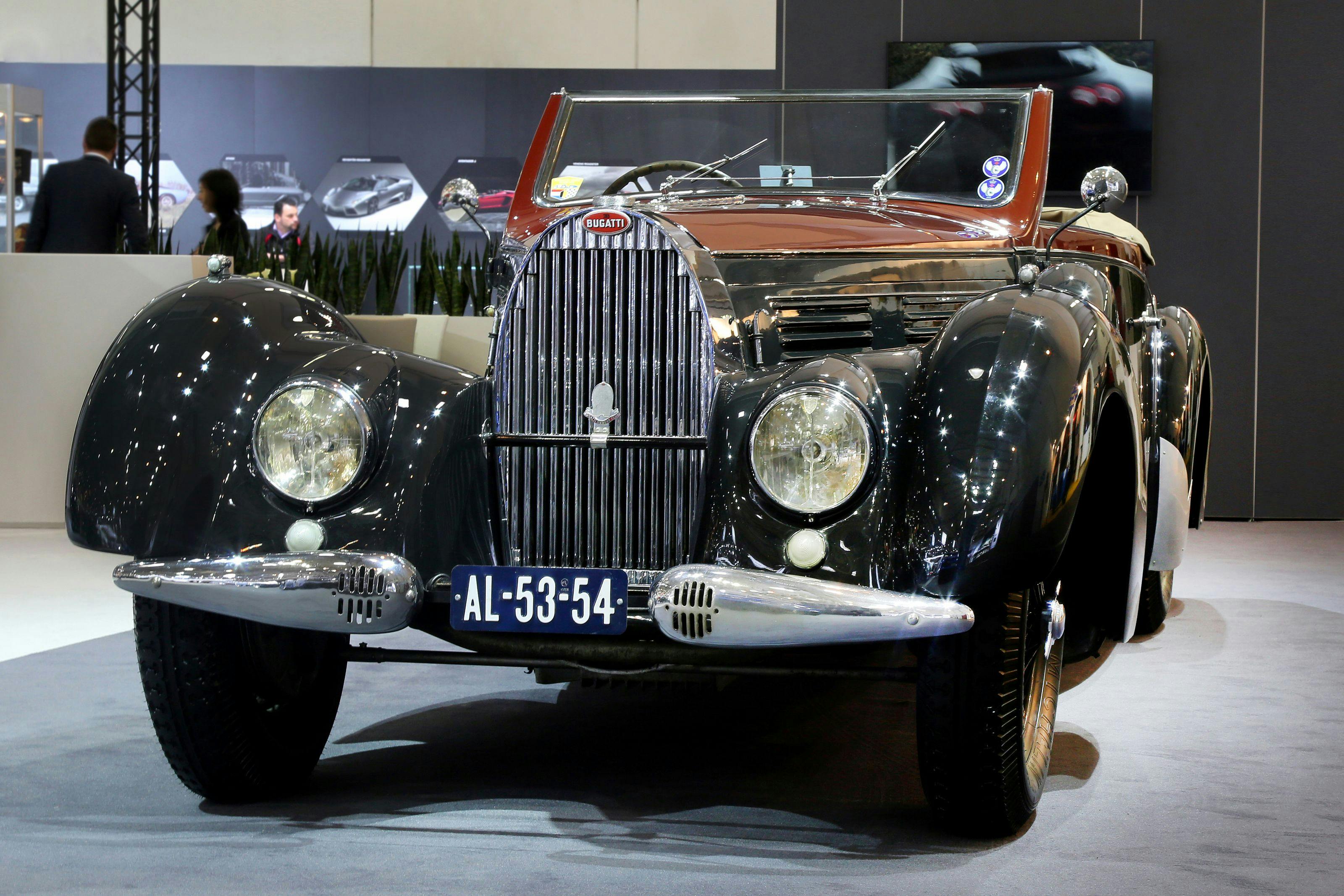 Techno Classica 2015 :   Bugatti présente de somptueux modèles qui ont marqué trois époques de l'histoire de l'entreprise